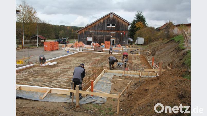 Es geht voran beim Bau des Dorfgemeinschaftshauses und des &quot;Haus der Verein&quot; in Pertolzhofen. Das Amt für ländliche Entwicklung hat für das Projekt 890 000 Euro Zuschuss freigeben. Die Aufträge für Bauleistungen, Materiallieferung und Tragwerksplanung sind mittlerweile vergeben. Bild: frd