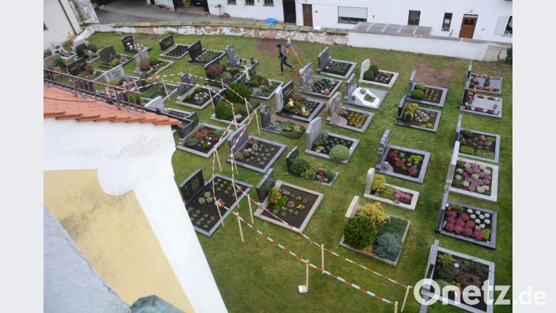 Der Tunnel erstreckt sich quer unter dem heutigem Friedhof. Bild: Gabi Schönberger