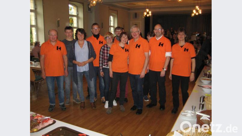 Das Team der Kolpingfamilie bewirtete beim Familienbrunch 130 Personen, darunter viele Familien mit ihren Kindern und auch Senioren. Bild: exb