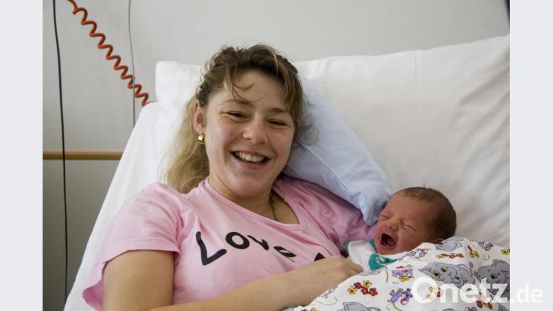 Am 7. Juni 2007 erblickte der künftige Direktor des Zirkus Renz, Diego Armando, im Tirschenreuther Krankenhaus das Licht der Welt. Mit im Bild seine Mama, die Chefin des Zirkus Renz, Ramona Lauenburger. 	Bild: tr Bild: unknown
