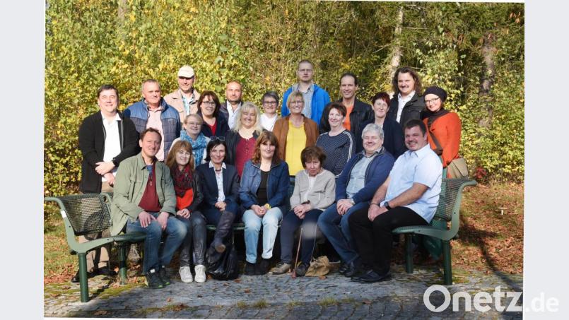 Die Teilnehmer des Klassentreffens im Sibyllenbad-Kurpark. Bild: Geli&#039;s Fotostudio