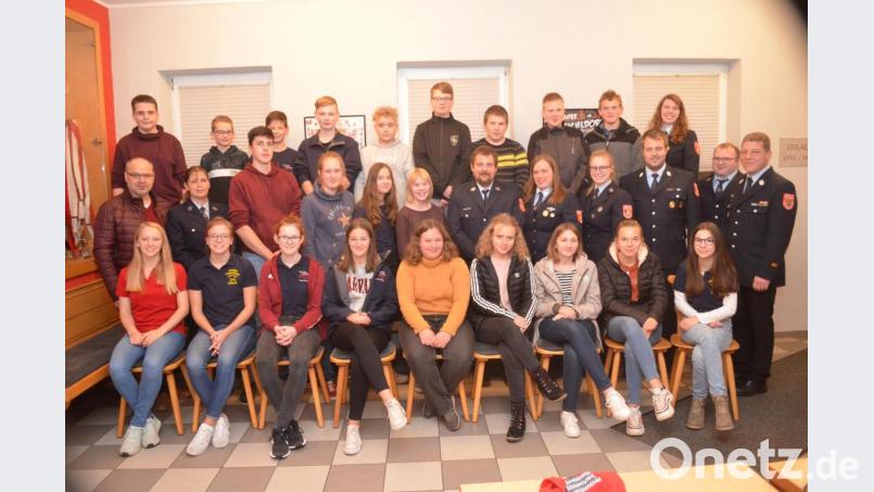 Aus den fünf Ortsfeuerwehr der Marktgemeinde Leuchtenberg legten 23 Jugendlichen den Wissenstest mit Erfolgt ab. Bild: fz