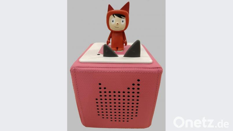So geht es: Die Tonie-Figur wird auf eine sogenannte Toniebox gestellt, ein würfelförmiges Abspielgerät für Kinder, mit stark vereinfachter Bedienung. Bild: exb