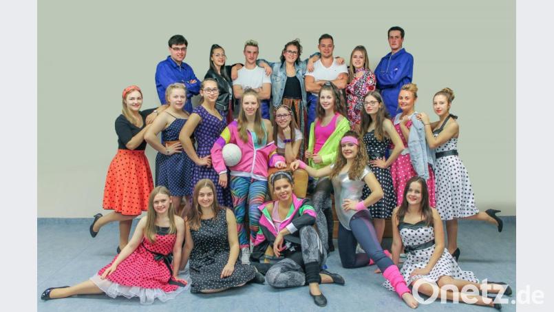 Erinnerungen an die Jugendjahre früherer Generationen weckt eine muntere Truppe mit der heute beginnenden närrischen Zeit in Waidhaus. Bild: fjo