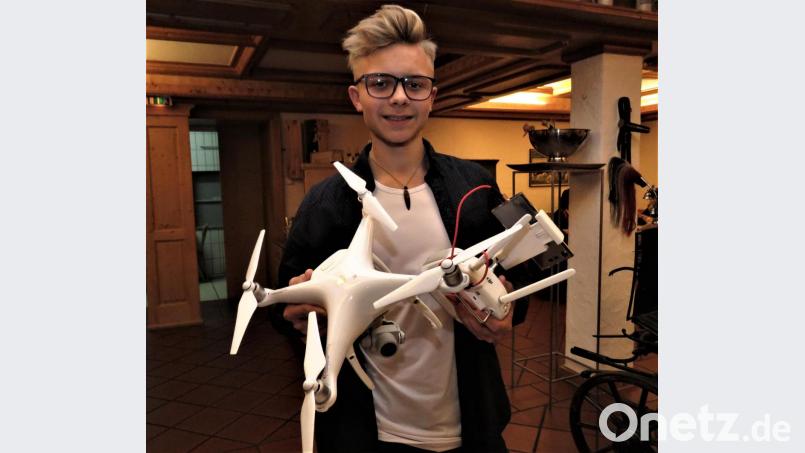 Christian Müller, 18 Jahre jung, ist der zweite Drohnenpilot, der sich für den neuen Verein engagieren möchte. Bild: ubb