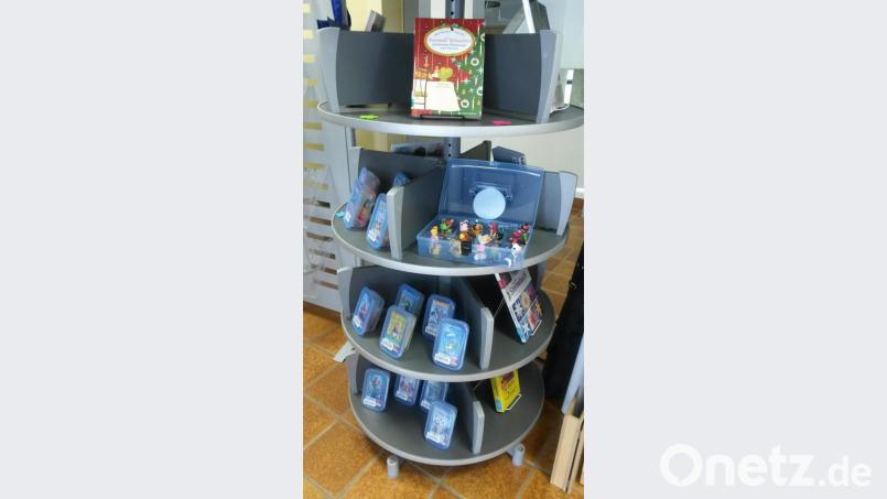 In der Bücherei Schwarzenfeld gibt es wegen der großen Nachfrage ab sofort 14 Tonie-Figuren zum Ausleihen. Bild: exb