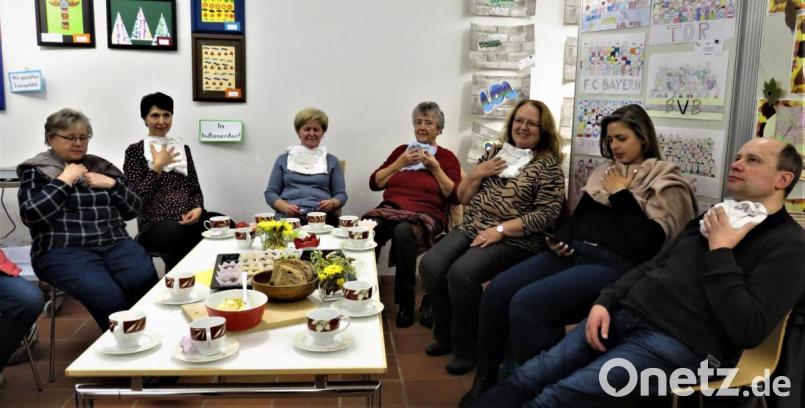 Jeder Teilnehmer bekam einen Erdäpflwickel und durfte sich von der Wirkung selbst überzeugen. Bild: ubb