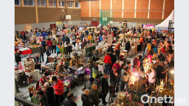 Vorweihnachtliches Ambiente herrschte am Samstag und Sonntag in der Kemnather Mehrzweckhalle. Bild: stg