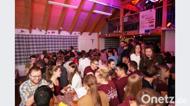 Der KLJB-Zoigl im Dorftreff kommt gut an. Bild: fvo