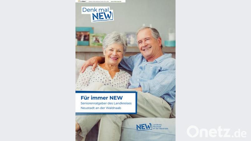 Der neue Seniorenratgeber des Landratsamts ist vor Kurzem erschienen. Bild: exb/Landratsamt Neustadt an der Waldnaab