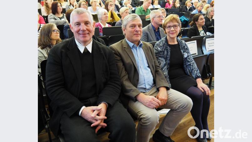 Hauptakteure des Sozialpädiatrischen Fachsymposiums sind (von links) Professor Florian Heinen, Kinderklinik-Chefarzt Dr. Fritz Schneble und SPZ-Chefärztin Dr. Susanne Rinnert. Bild: Bühner