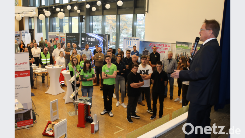 Eröffnung mit Bürgermeister Hans Donko (rechts). Bild: njn