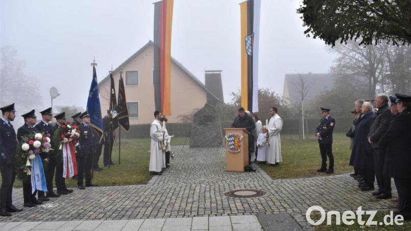 Die Stadt Grafenwöhr und Feuerwehr Gmünd begehen den Volkstrauertag in Gmünd. Bild: rgr