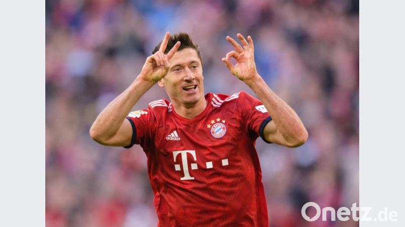 Nach dem Sieg gegen Dortmund herrschte beim Bayernfanclub Schweppermann Kastl bei der Jahreshauptversammlung Euphorie. Bild: Matthias Balk/dpa