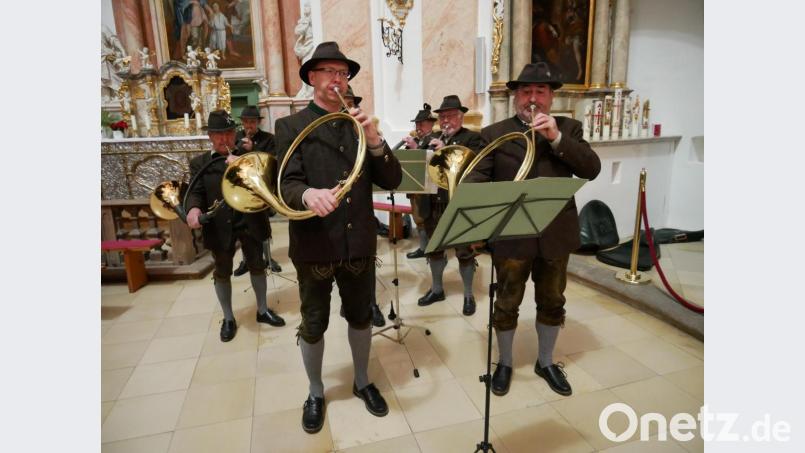 Die Jagdhornbläsergruppe während des Gottesdienstes in Aktion. Bild: hmr