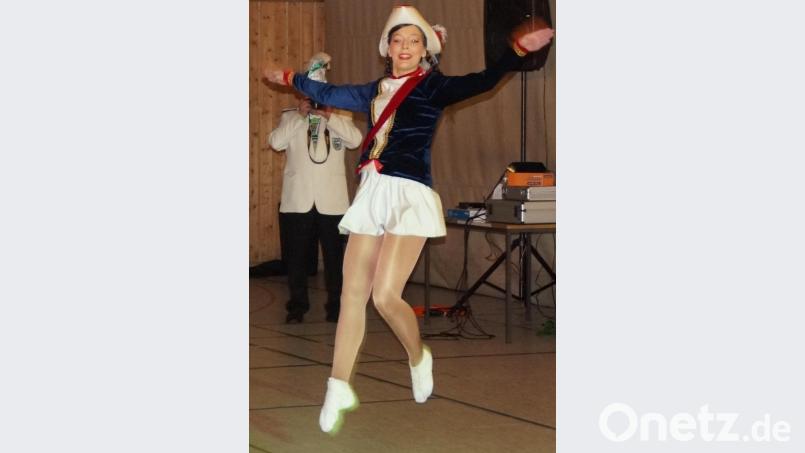 Sophie Last wirbelte als eines von fünf Tanzmariechen über das Parkett. Bild: weu