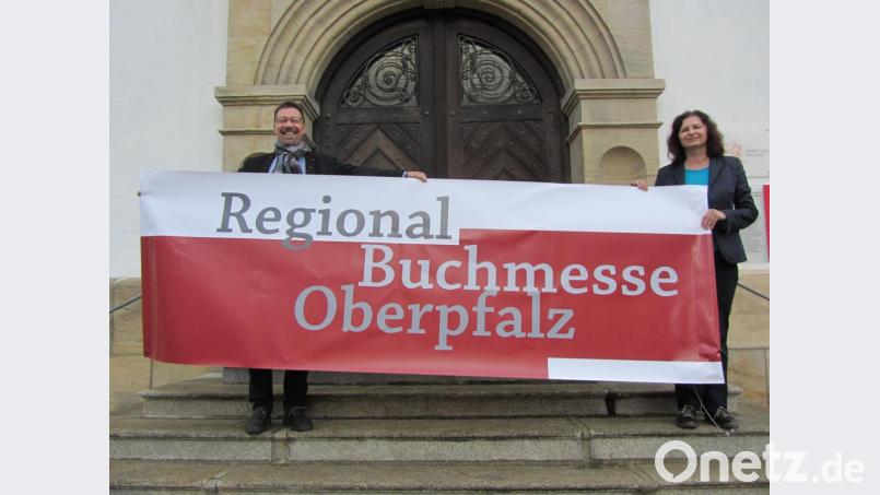 Patricia Preuß und Markus Lommer freuen sich auf die vierte Auflage der Regionalbuchmesse in Sulzbach-Rosenberg. Bild: aks