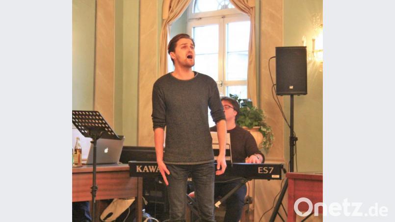 Gunnar Frietsch, einer der Hauptdarsteller, gab schon einmal eine Kostprobe aus dem Musical "Der Name der Rose" Bild: stg