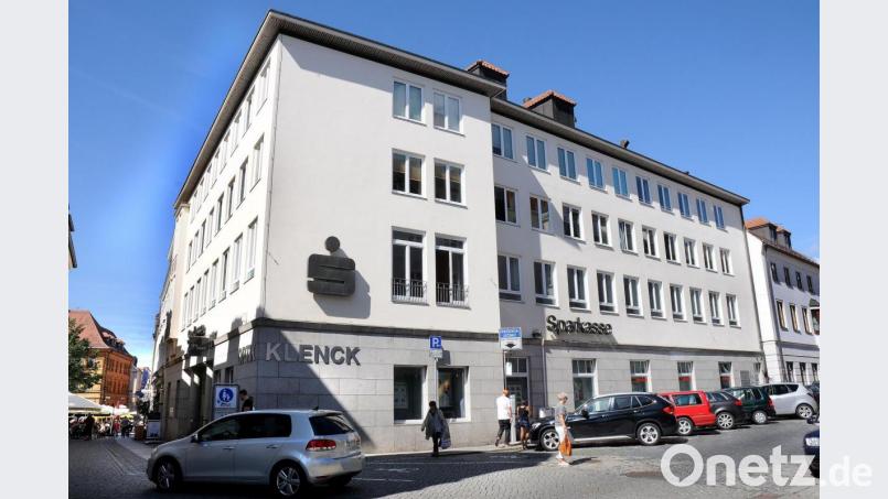 Das ehemalige Sparkassen-Haus gehört der Stadt. Im Erdgeschoss soll ein Bürger-Schalter entstehen. Bild: Stephan Huber