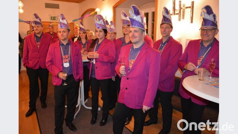 Zahlreiche Gaudiwurm-Mitglieder und einige Vertreter der Faschingsvereinigung verfolgten die Inthronisation im alten Rathaus. Bild: jr