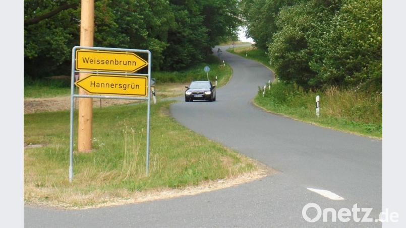 Bei der Straßensanierung der Gemeindeverbindung von Kohlberg nach Luhe-Wildenau sollte auch vom Dreiländereck hoch bis über die Seebühlkuppe Geld investiert werden. Der Kohlberger Marktrat hat das Vorhaben nun erst mal komplett gestoppt. Bild: jml