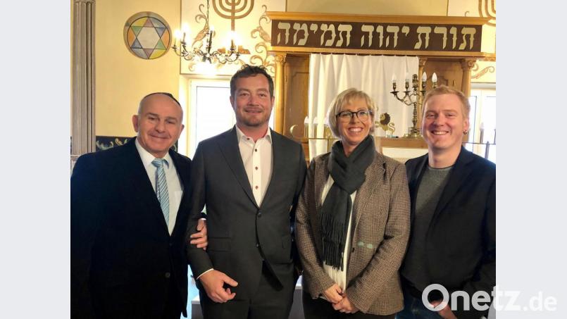 Über die jüdische Gemeinde in Weiden sprechen (von links) Vorsitzender Leonid Shaulov, Bundestagsabgeordneter Uli Grötsch, SPD-Stadtverbandsvorsitzende Sabine Zeidler sowie SPD-Fraktionsvorsitzender Roland Richter. Bild: exb/Dominik Brütting