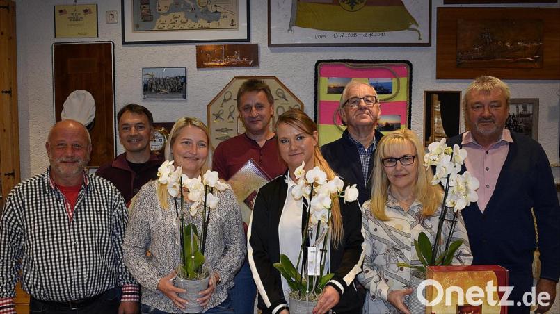 Verabschiedung: 1.Vors.Elmar Hamerla ,Johannes Blaha, Silke Löckler, Harald Paulus, Sabrina Carsten, Albert Lorenz, Kerstin König, 2.Vors.Günther Cermak Bild: Karl Schwemmer