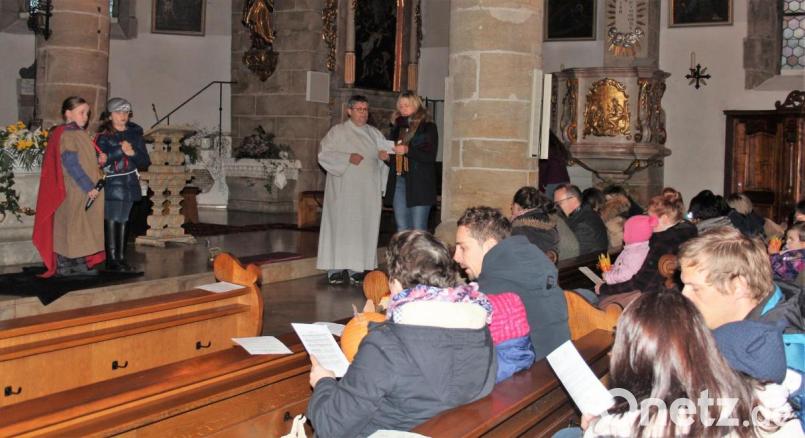 Die Martinsfeier der Kemnather Eltern-Kind-Gruppen erinnerte an die Legende des edlen Mannes. Bild: stg