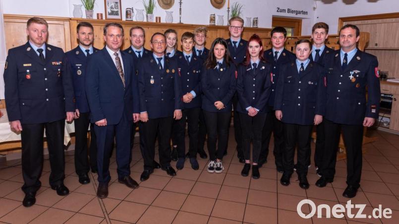 Die Traßlberger Feuerwehr verfügt über eine starke Jugendgruppe. Am Kameradschaftsabend wurden zahlreiche Jugendliche mit Jugendflamme und Wissenstest in verschiedenen Stufen ausgezeichnet. Bild: chl