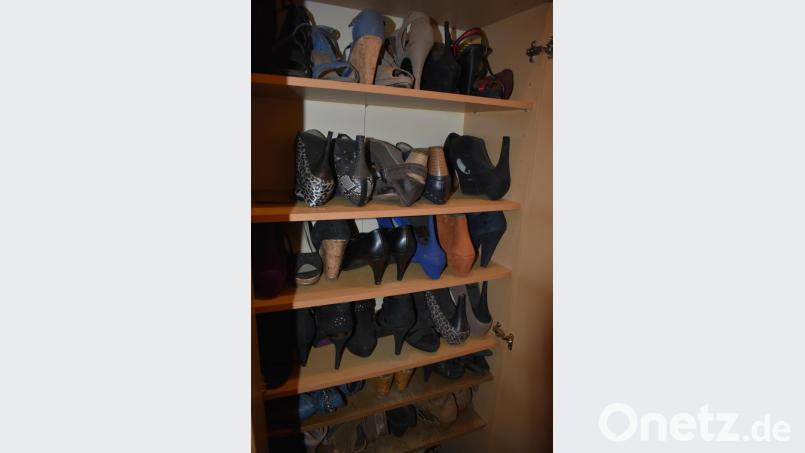 Julius Putz hat eine stolze Schuhsammlung - darunter Pumps, Stiefel oder Sandalen. Bild: lue