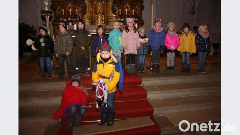 An den Altarstufen wurde die Legende von St. Martin nacherzählt. Bild: wro
