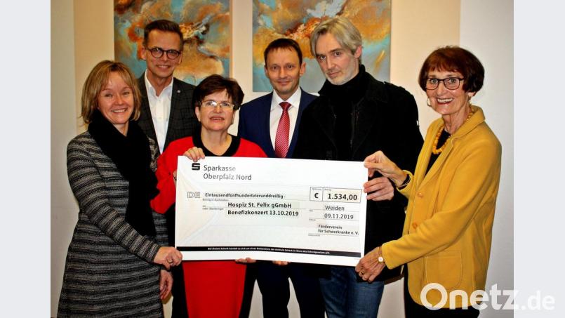 Alle Beteiligten mit (von links) Susanne Wagner, Alexander Brittinger, Hildegard Zoltziar, Jens Meyer, Horst Plössner und Waltraud Koller-Girke freuen sich über die Spendensumme. Bild: R. Kreuzer