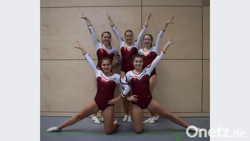 Die Mädchen der TG Tirschenreuth verpassten in der WK 12 knapp den Sprung zum Landesfinale. Beim Regionalentscheid im Gerätturnen im mittelfränkischen Röttenbach landeten sie auf dem dritten Platz, die ersten beiden fahren nach Bad Tölz. Hinten von links Lea Tretter, Lena Spann und Alina Hinrichsmeyer sowie vorne Alisha Höfler (links) und Johanna Rösch. Bild: exb