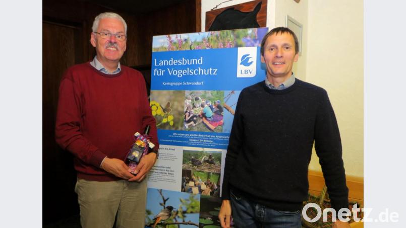 Dr. Andreas von Lindeiner (links) und Zeno Bäumler (rechts) sprachen bei der Kreisversammlung des Landesbundes für Vogekschutz. Bild: Hirsch