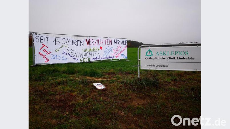 Streik-Transparent in der Nähe der Klinik Lindenlohe. Bild: td