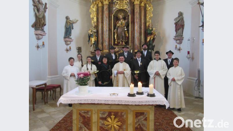 Ein dankbares „Vergelt`s Gott“ sagte Pfarrer Konrad Amschl den Kaibitzer Schloßbläsern für die eindrucksvolle Bläsermesse in der Jakobuskirche in Marchaney. Bild: jzk