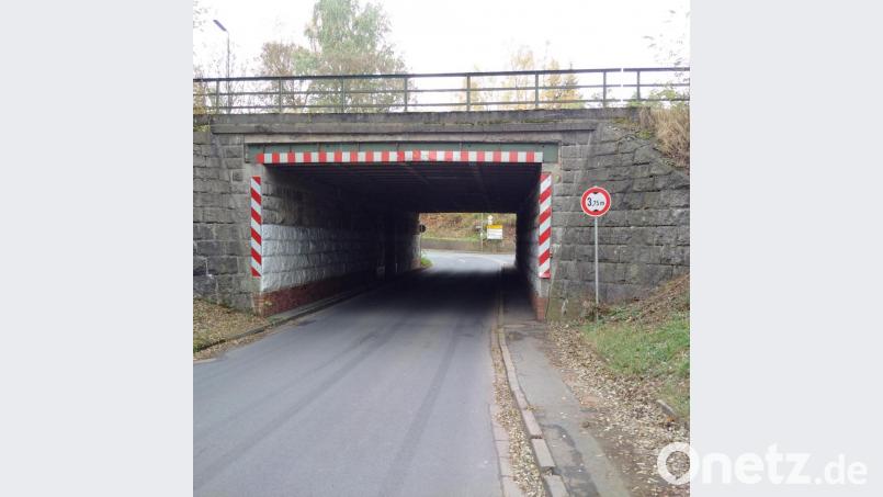 Der Neubau der Bahnbrücke (Ansicht von Norden) im Westen Speichersdorfs wird konkret. 2021 sollen die zweijährigen Arbeiten beginnen. Bild: ak