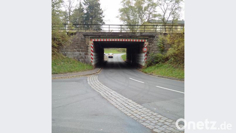 Der Neubau der Bahnbrücke (Ansicht von Süden) im Westen Speichersdorfs wird konkret. 2021 sollen die zweijährigen Arbeiten beginnen. Bild: ak
