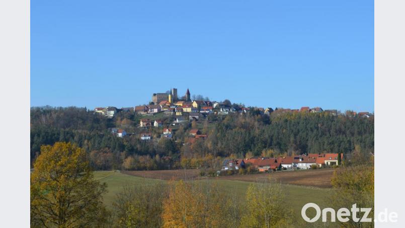 Am Fuße des Bergkegels ist links angrenzend an die Siedlung am Ringelbrunnen das Baugebiet &quot;Ringelbrunnen III&quot; mit 20 Bauplätzen beabsichtigt. Bild: fz