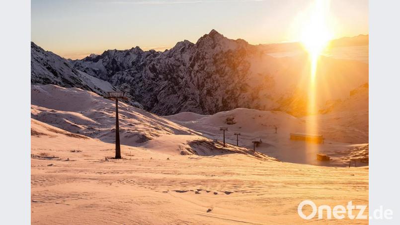 Die Sonne geht im Zugspitzgebiet auf. Foto: -/Bayerische Zugspitzbahn AG/dpa/Archivbild Bild: -