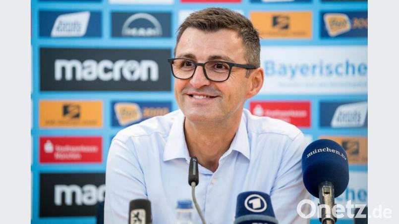 Michael Köllner am Montag bei seiner Vorstellung als neuer Cheftrainer von 1860 München. Bild: Matthias Balk