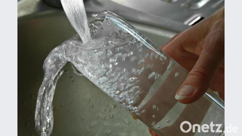 Das Trinkwasser in Waldsassen wird billiger: In den kommenden drei Jahren gilt ein Kubikmeterpreis von 1,67 Euro statt bisher 1,85 Euro. Bild: tr