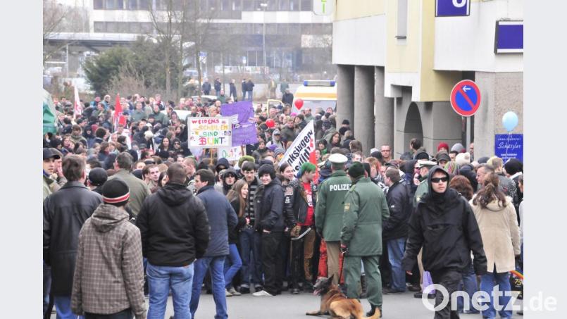 Um den Neonazis in Zukunft besser begegnen zu können, gründeten Weidener das Aktionsbündnis &quot;Weiden ist bunt&quot;. Bild: Karin Wilck