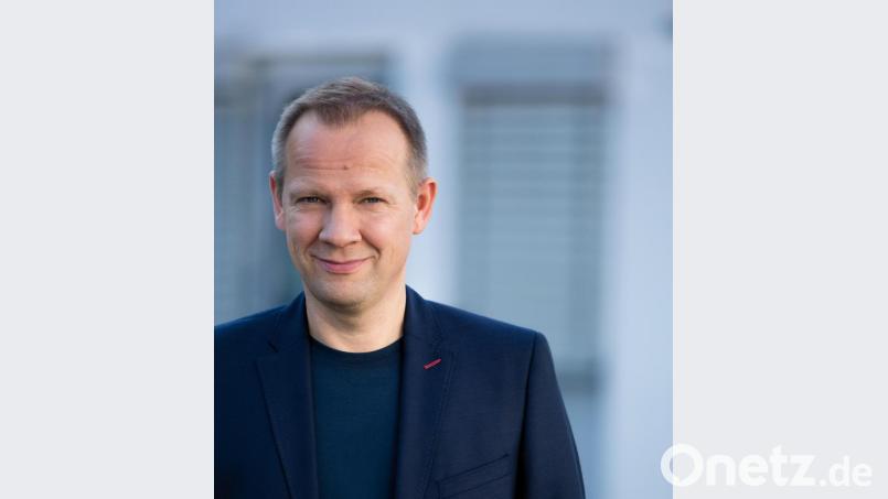 „Hirn für alle!“ ist ein Rundumschlag durch Politik und Gesellschaft vom Stuttgarter Kabarettisten Thomas Schreckenberger. Bild: Martina Bogdahn