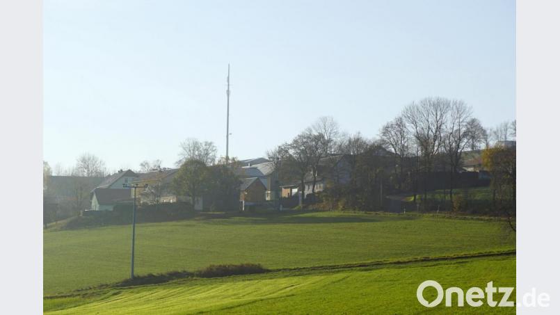 Nur ein paar Hundert Meter trennen Erdenweis von einem Mobilfunkmast. Dennoch ist dort nicht überall der Empfang möglich. Bild: bkr