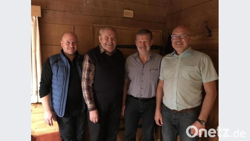 Fotos der neu gewählten „alten“ Vorstandschaft. Auf dem Foto fehlen die beiden Kassenprüfer Stephan Frank und Wolfgang Achatz. Von links nach rechts: Tom Suchanek, Konrad Rosner, Johann Wurm und Bernhard Lux. Bild: exb