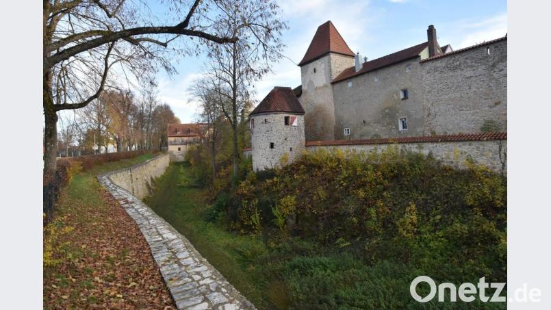 Im Zuge der Stadtmauer-Sanierung soll auch der Stadtgraben erlebbar gemacht werden. In diesem Bereich wird mit einer zusätzlichen Stahltreppe mit Zugang von der Langen Gasse eine Verbindung zum Weg „An der Allee“ geschaffen. Bild: oy