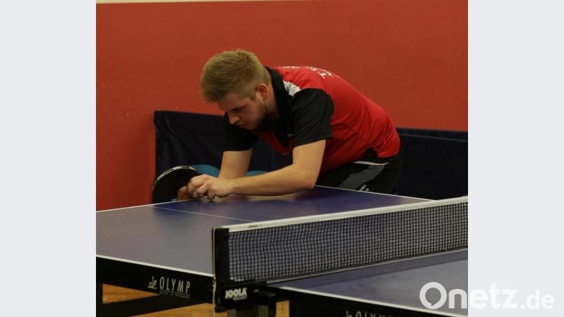 Thomas Landgraf ist derzeit in bestechender Form. Nachdem er letzte Woche Oberviechtachs Topspieler Michael Eckl bezwingen konnte, gewann er diesmal gegen die Dachelhofener Spitzenspieler Scharf und Trautner. Bild: tob