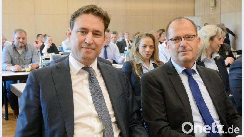 Justizminister Georg Eisenreich (CSU) und Gewerkschaftsvorsitzender Ralf Simon. Bild: jrh