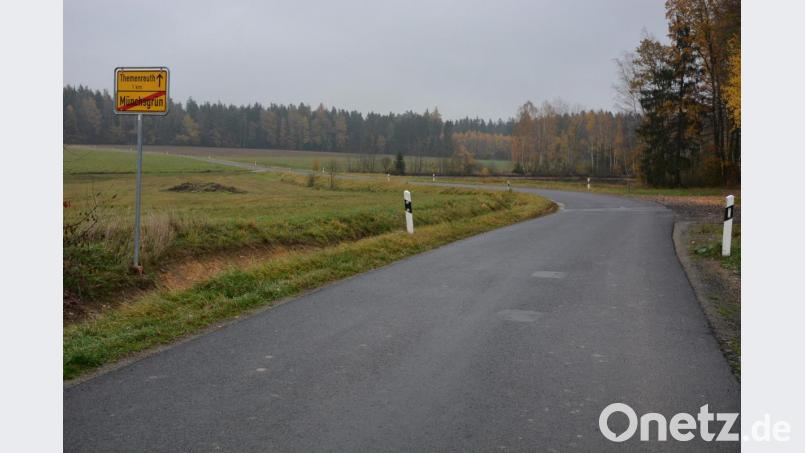 Die Gemeindeverbindungsstraße zwischen Münchsgrün und Themenreuth soll nach dem Wunsch der CSU-Fraktion ausgebaut werden. Laut Bürgermeister Johann Burger nehme das Bauamt der Verwaltungsgemeinschaft Mitterteich bereits eine Prüfung dieses Projekts vor. Bild: jr